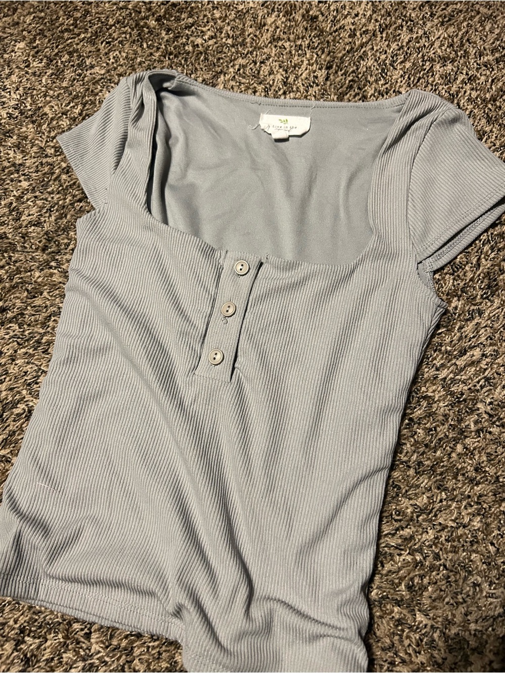 Ribbed Scoop-Neck Button Tee in Light Gray